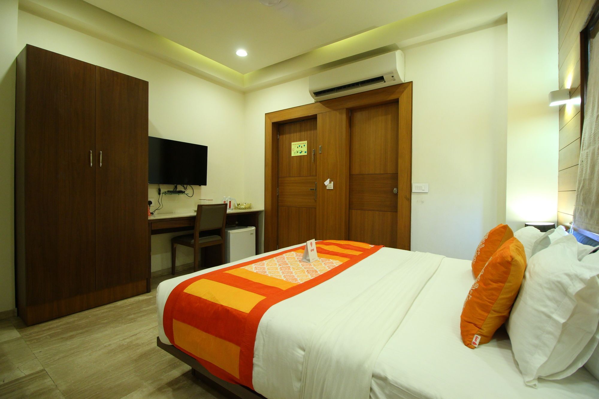 Oyo 8992 Hotel Kyra أحمد أباد المظهر الخارجي الصورة