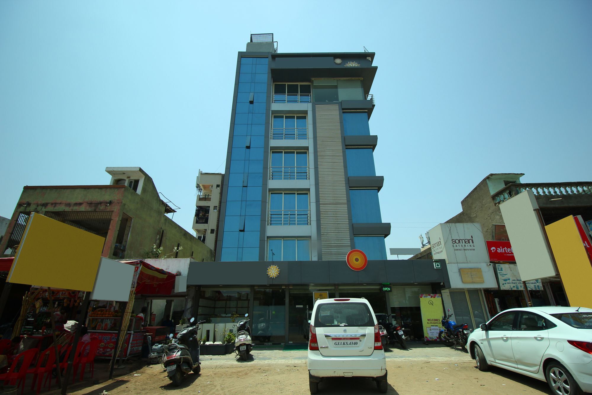 Oyo 8992 Hotel Kyra أحمد أباد المظهر الخارجي الصورة