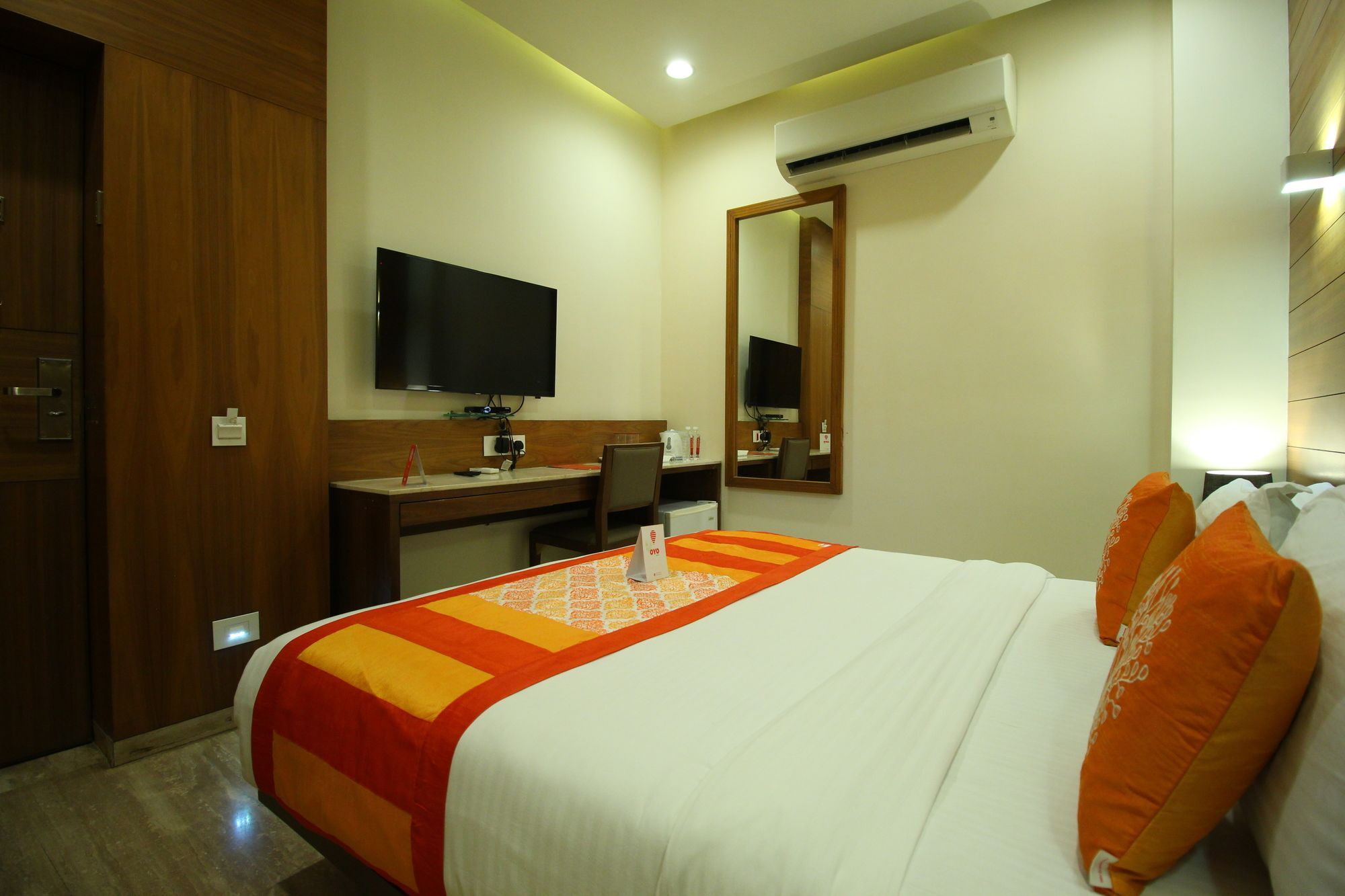 Oyo 8992 Hotel Kyra أحمد أباد المظهر الخارجي الصورة